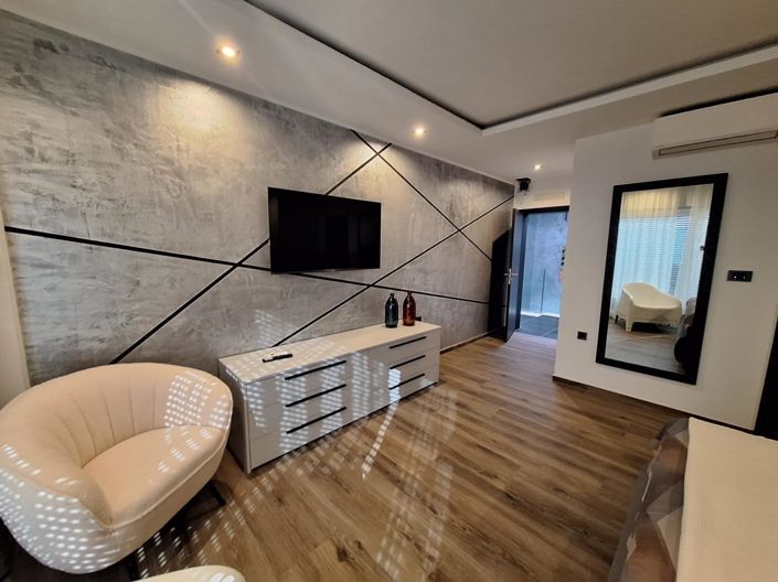 Image No.19-5 Bed Property for sale