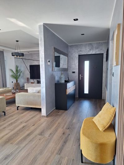 Image No.20-5 Bed Property for sale