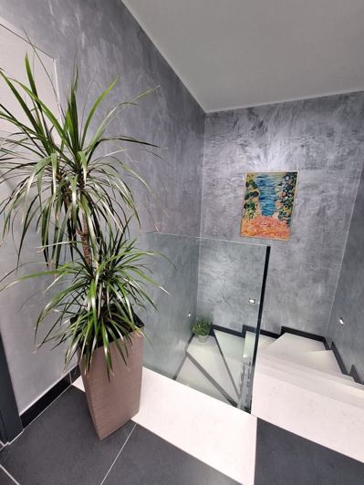 Image No.23-5 Bed Property for sale