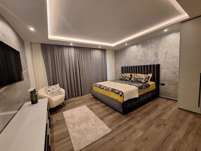 Image No.24-5 Bed Property for sale