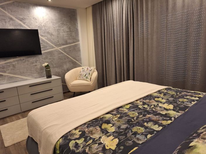 Image No.25-5 Bed Property for sale