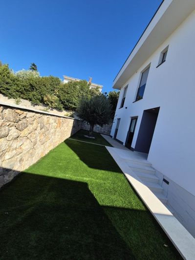 Image No.5-5 Bed Property for sale