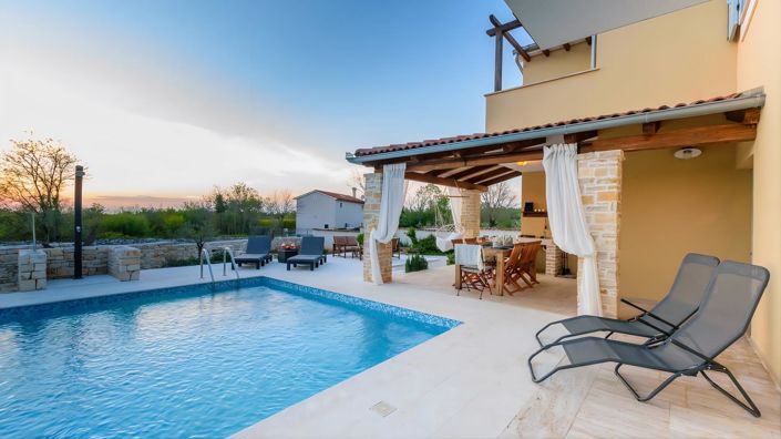 Image No.14-4 Bed Property for sale