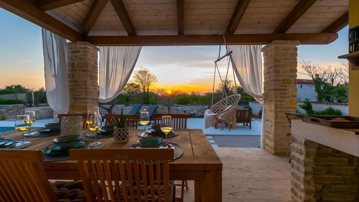 Image No.17-4 Bed Property for sale