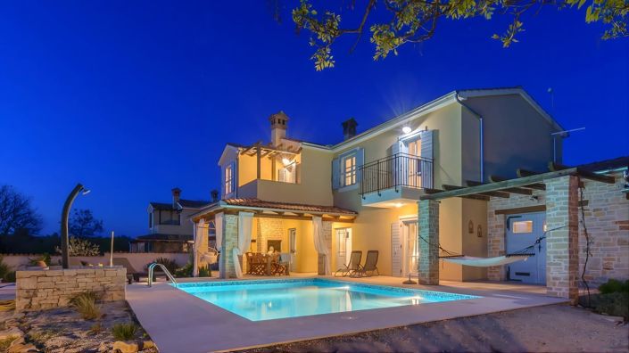 Image No.2-4 Bed Property for sale