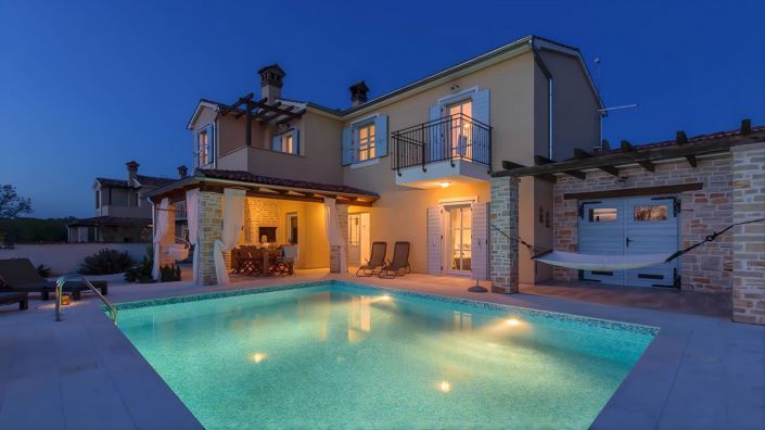 Image No.4-4 Bed Property for sale