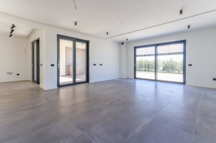 Image No.23-4 Bed Property for sale