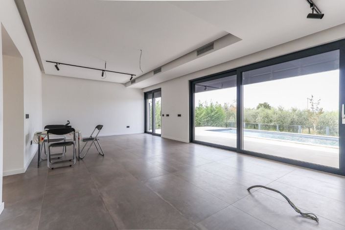 Image No.24-4 Bed Property for sale