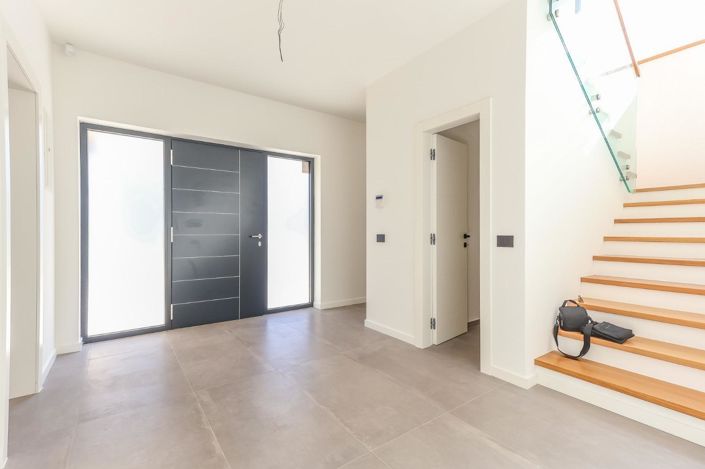 Image No.18-4 Bed Property for sale