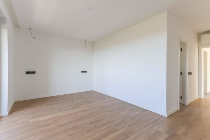 Image No.21-4 Bed Property for sale