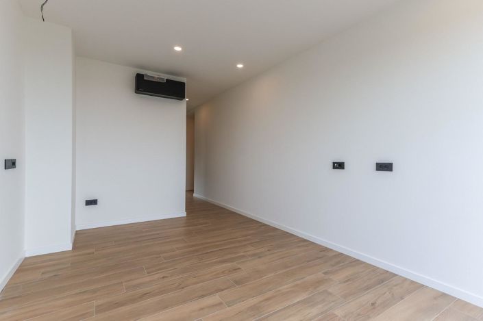 Image No.23-4 Bed Property for sale