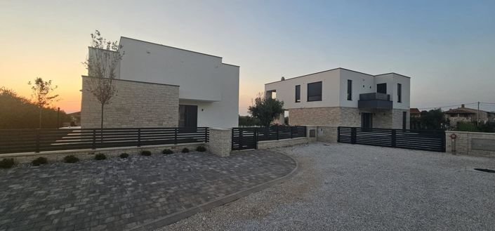 Image No.8-4 Bed Property for sale