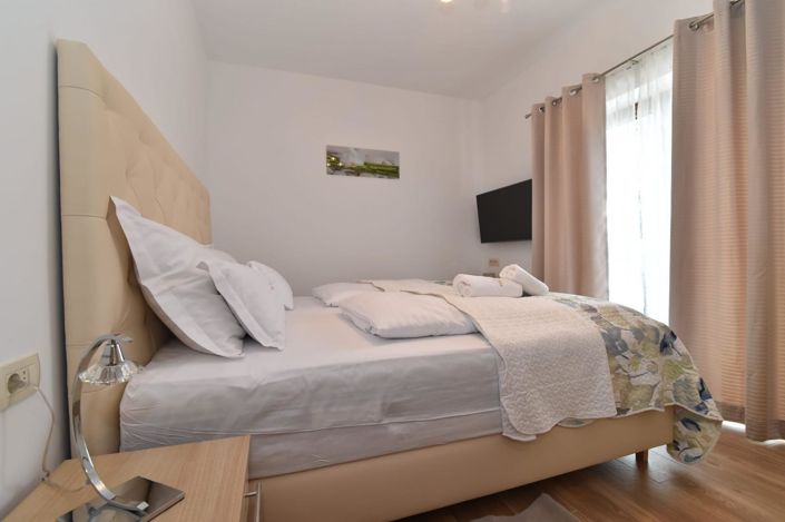 Image No.19-4 Bed Property for sale