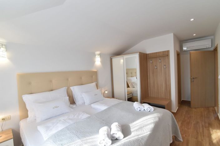 Image No.22-4 Bed Property for sale