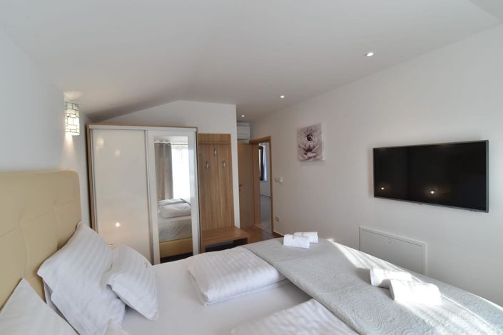 Image No.25-4 Bed Property for sale