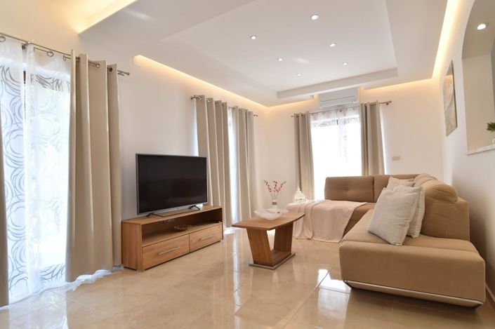 Image No.6-4 Bed Property for sale