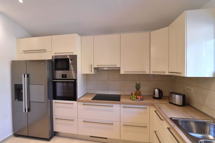 Image No.9-4 Bed Property for sale