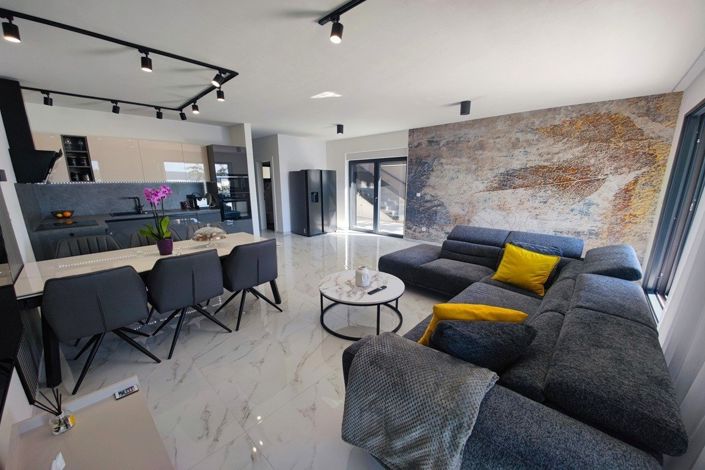 Image No.18-4 Bed Property for sale