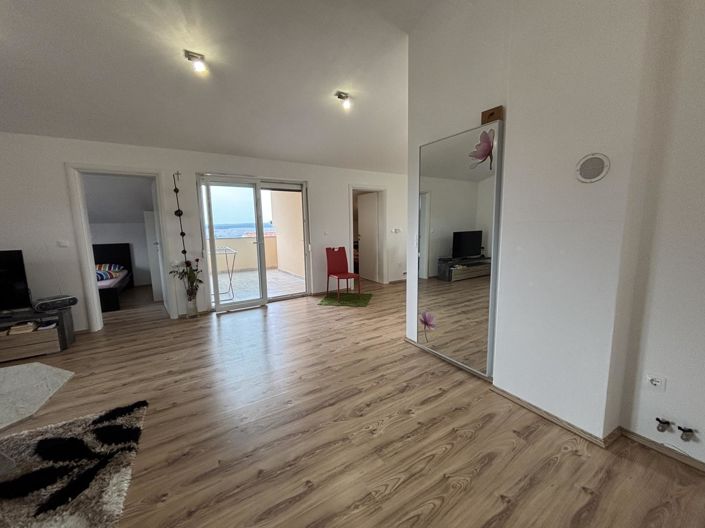 Image No.14-7 Bed Property for sale