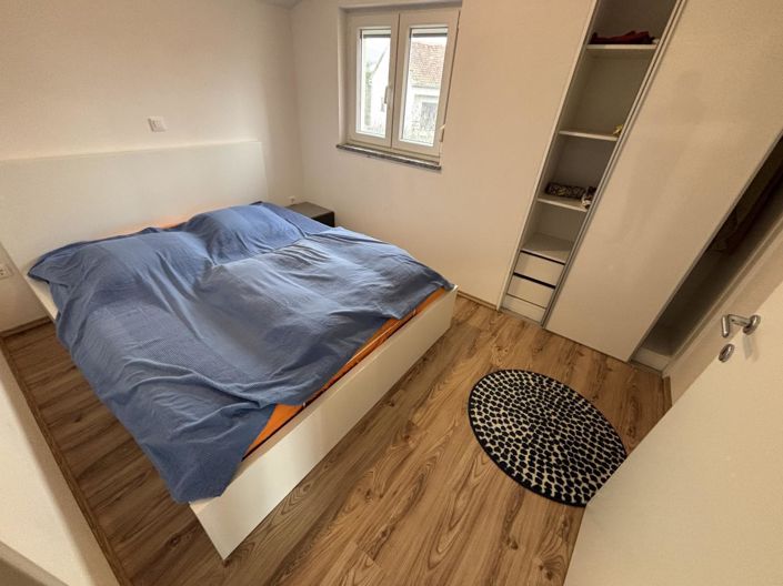 Image No.15-7 Bed Property for sale