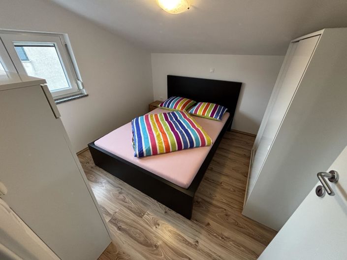 Image No.17-7 Bed Property for sale