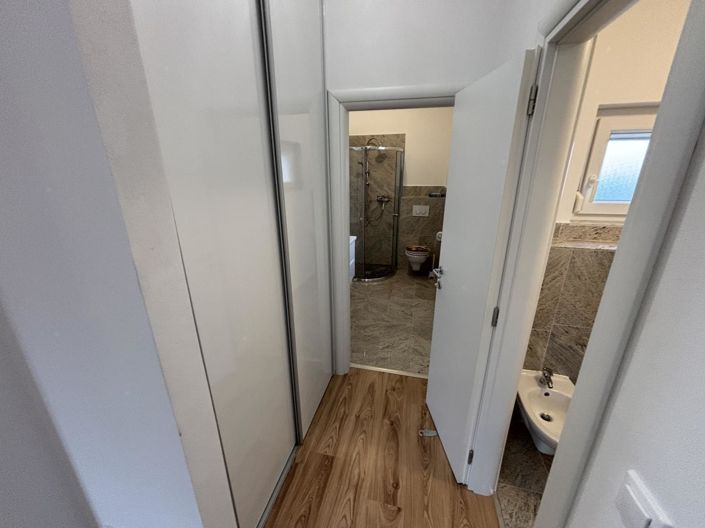 Image No.18-7 Bed Property for sale