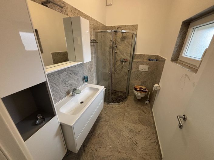 Image No.20-7 Bed Property for sale