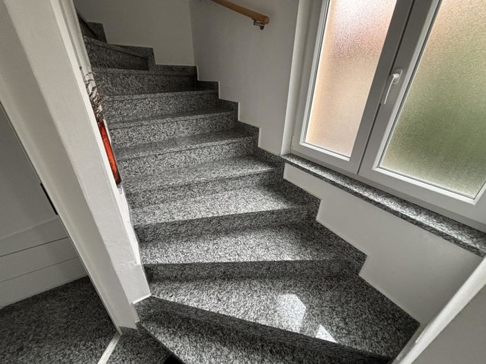 Image No.23-7 Bed Property for sale