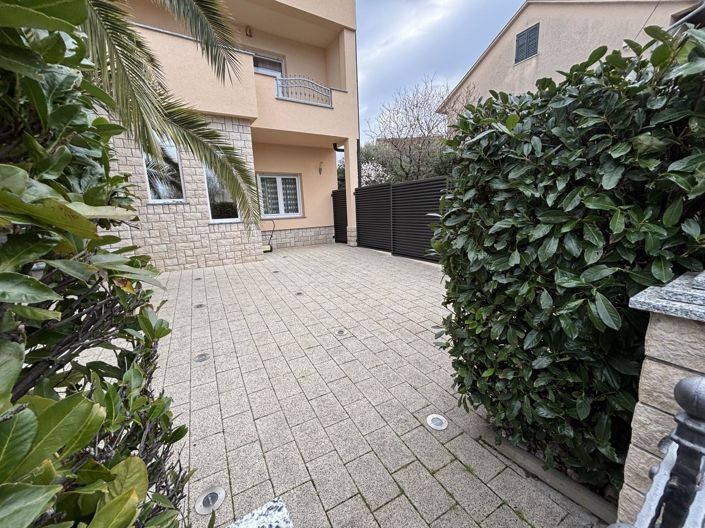 Image No.3-7 Bed Property for sale