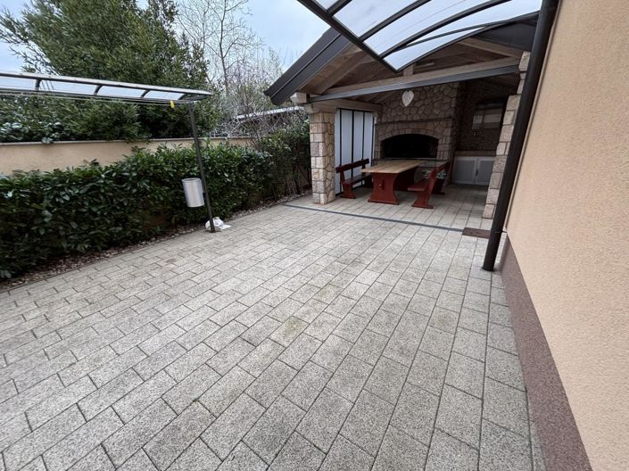 Image No.5-7 Bed Property for sale