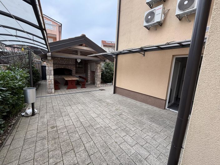 Image No.6-7 Bed Property for sale