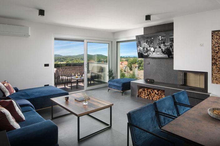 Image No.10-4 Bed Property for sale