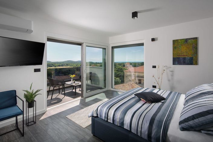 Image No.13-4 Bed Property for sale