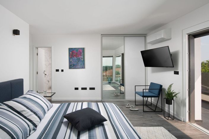 Image No.14-4 Bed Property for sale