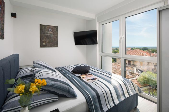 Image No.16-4 Bed Property for sale