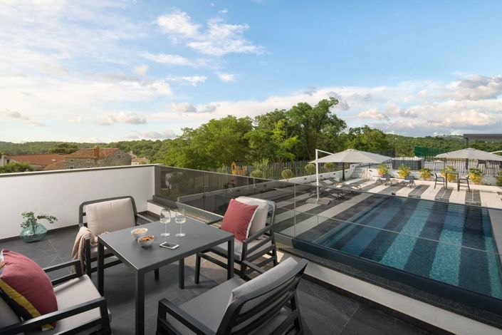 Image No.19-4 Bed Property for sale