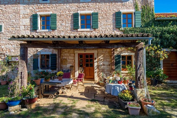 Image No.17-2 Bed Property for sale