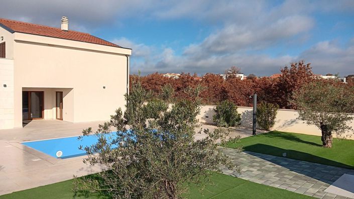 Image No.18-3 Bed Property for sale