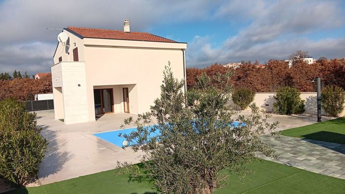 Image No.20-3 Bed Property for sale