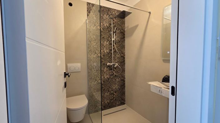 Image No.10-4 Bed Property for sale