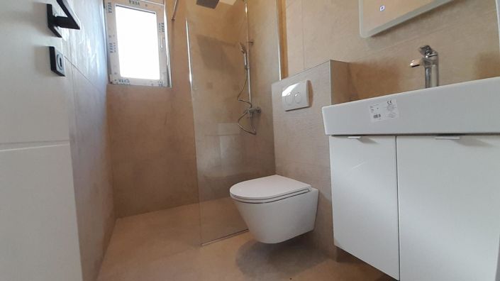 Image No.12-4 Bed Property for sale