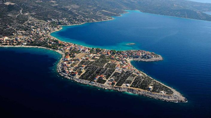 Image No.15-2 Bed Property for sale