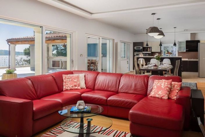 Image No.11-7 Bed Property for sale