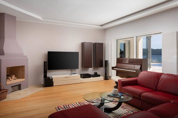 Image No.23-7 Bed Property for sale