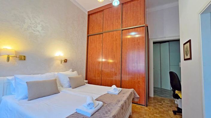 Image No.10-3 Bed Property for sale