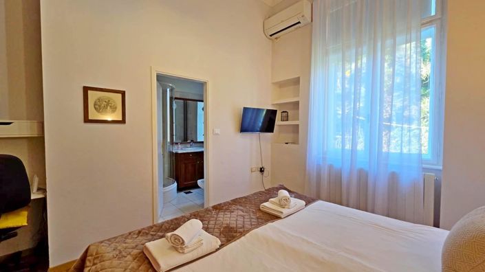 Image No.11-3 Bed Property for sale