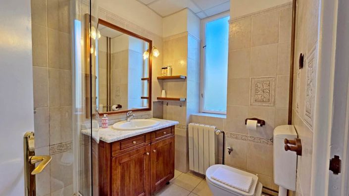 Image No.14-3 Bed Property for sale