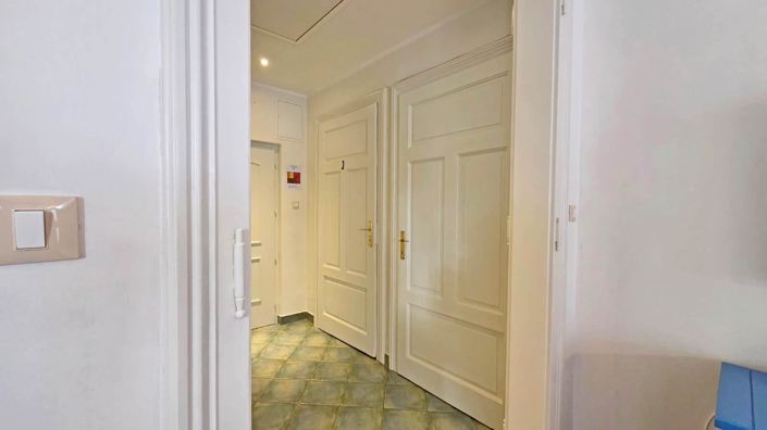 Image No.19-3 Bed Property for sale