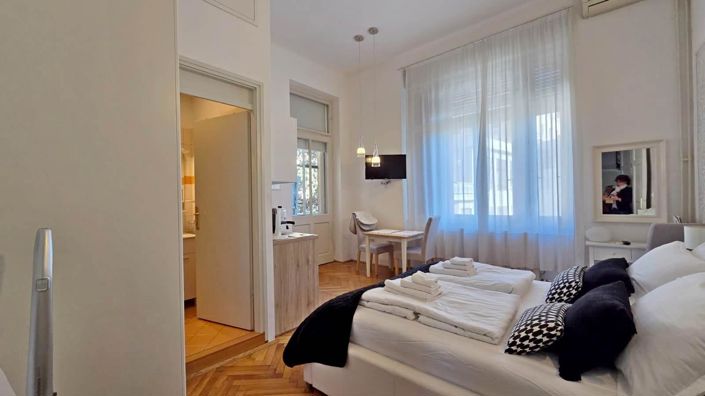 Image No.23-3 Bed Property for sale