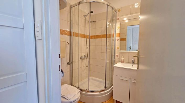 Image No.25-3 Bed Property for sale